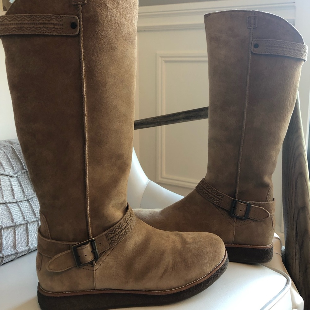 Ugg tan Suede Tall.  EUC